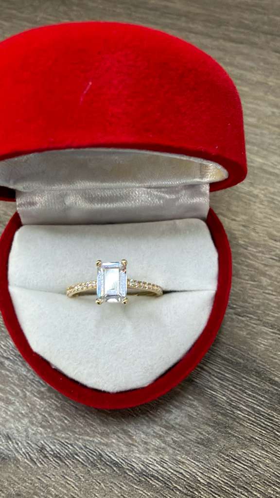 Anillo solitario